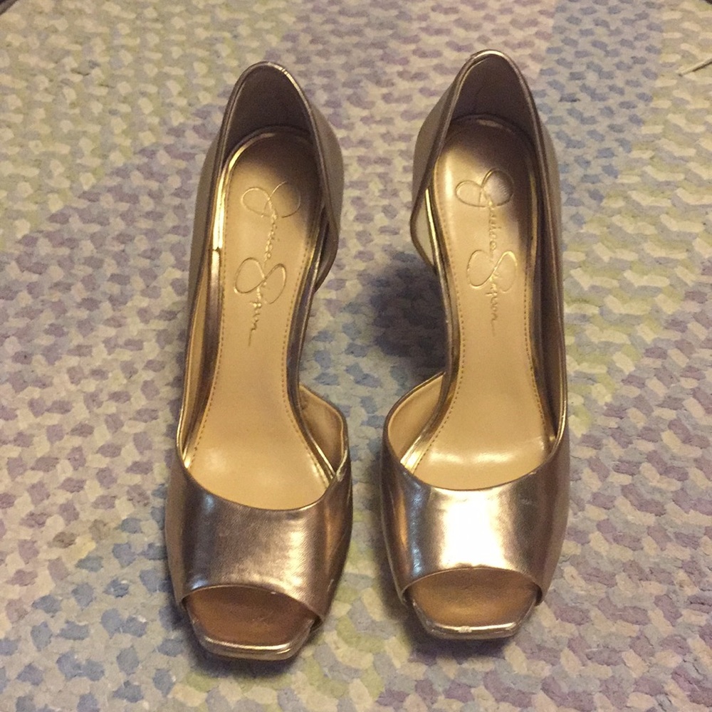 Gold Jessica Simpson heels! Size 7.5M